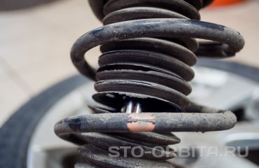 Замена пыльников передних амортизаторов Мазда 2 (подробные фото)