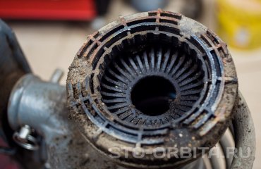 Замена пыльников передних амортизаторов Мазда 2 (подробные фото)