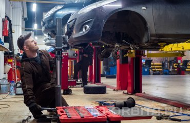 Замена пыльников передних амортизаторов Мазда 2 (подробные фото)