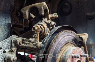 Замена задних тормозных колодок и дисков Мазда 6 (подробные фото)