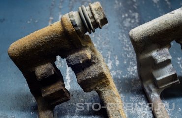 Замена задних тормозных колодок и дисков Мазда 6 (подробные фото)