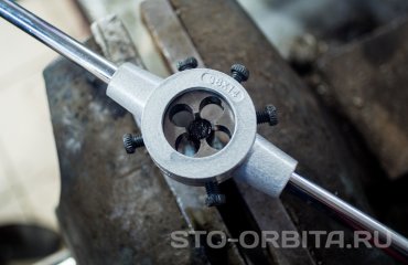 Замена задних тормозных колодок и дисков Мазда 6 (подробные фото)