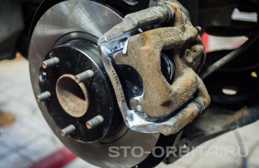 Замена задних тормозных колодок и дисков Мазда 6 (подробные фото)